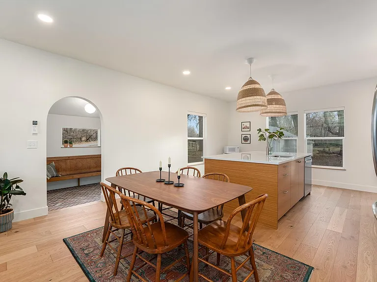 2417 N Overland Trl — Photo 17