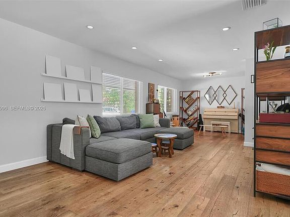 3rd image of 5721 SW 59th Ct