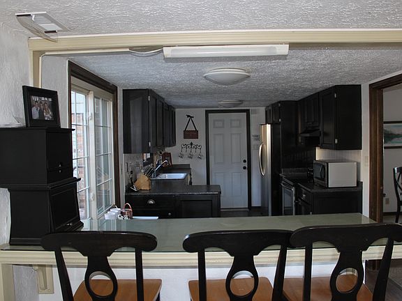 3rd image of 935 Williamsburg Ln