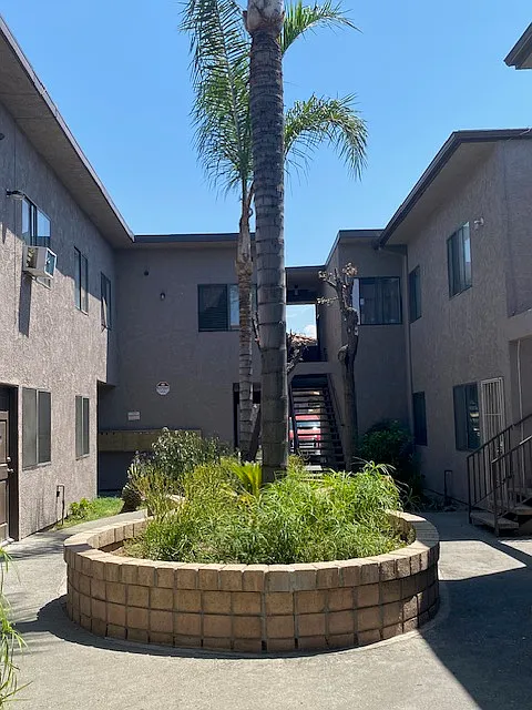 1515 N Sierra Way — Photo 3