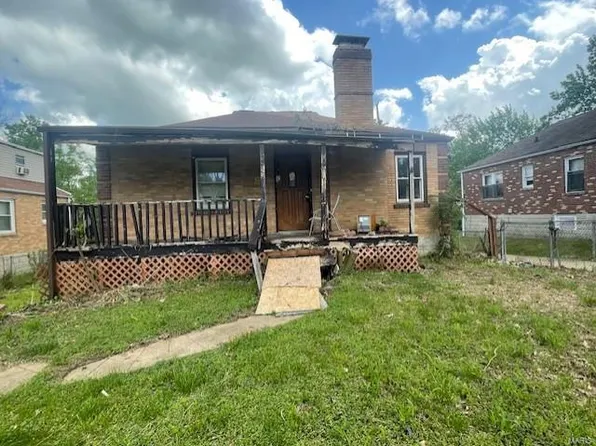 214 Newell Dr, Saint Louis, MO 63135