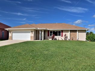 14 Mark Twain Ln, Rotonda West, FL 33947