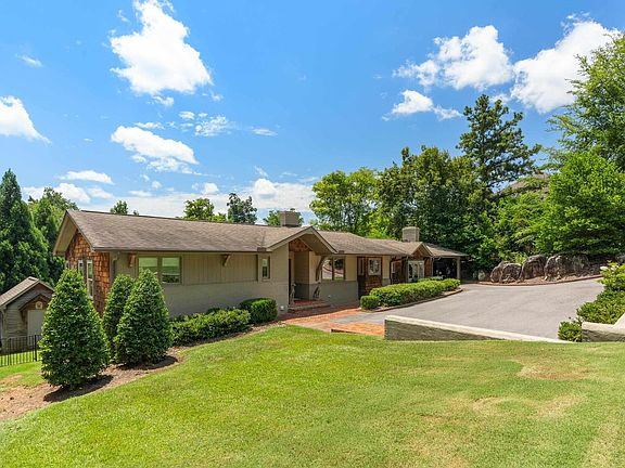 3rd image of 2225 Peacock Ln