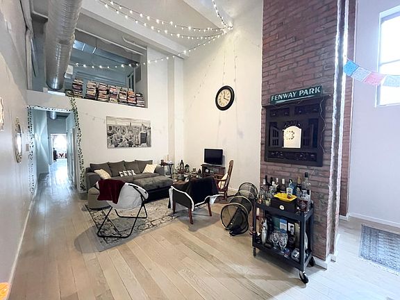 3rd image of 728 Market St #304