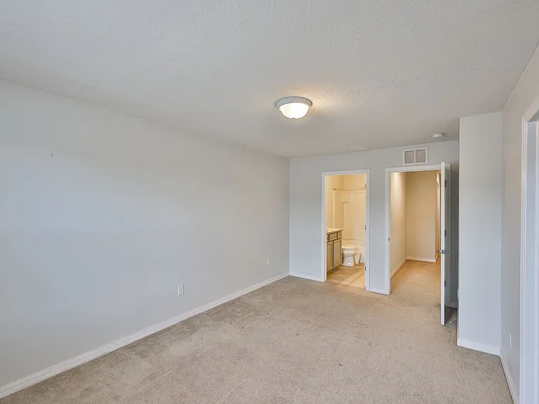 9160 Hillcroft Dr — Photo 27