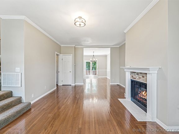 5th image of 1639 S Lewis Ave #1639