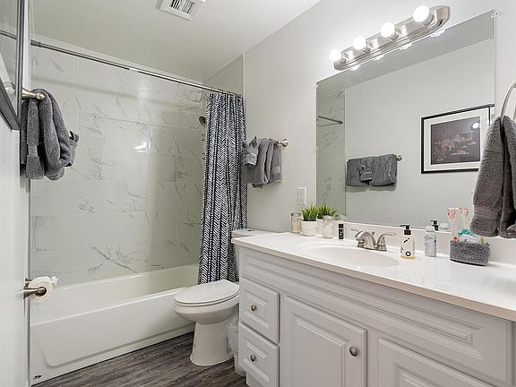 3rd image of 534 E Huntington Dr #4