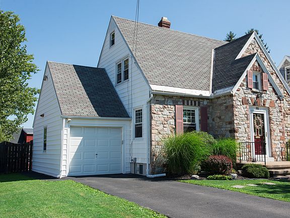 3rd image of 815 James St