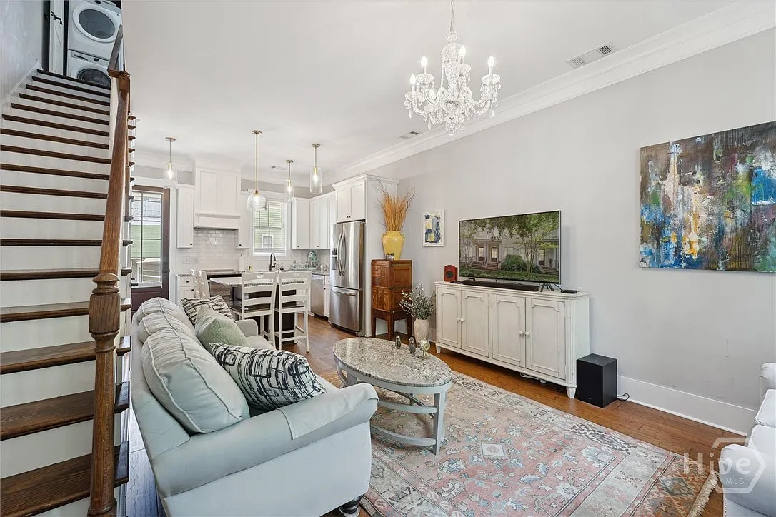 3 bed, 2.5 bath, 1419 sqft, $4,300 — Photo 4