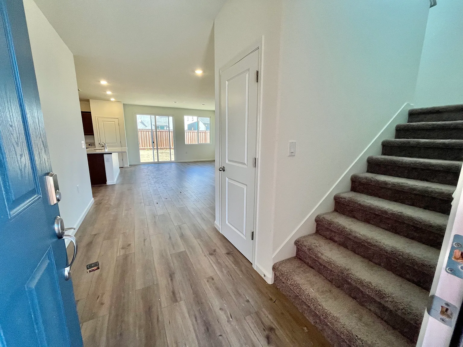 4 bed, 1985 sqft, $3,000 — Photo 2