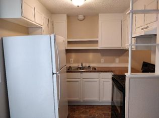 302 W 11th St #C, Halstead, KS 67056