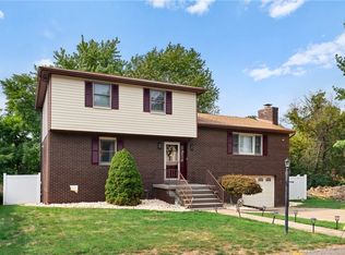 115 Willow Village Dr, Pittsburgh, PA 15239