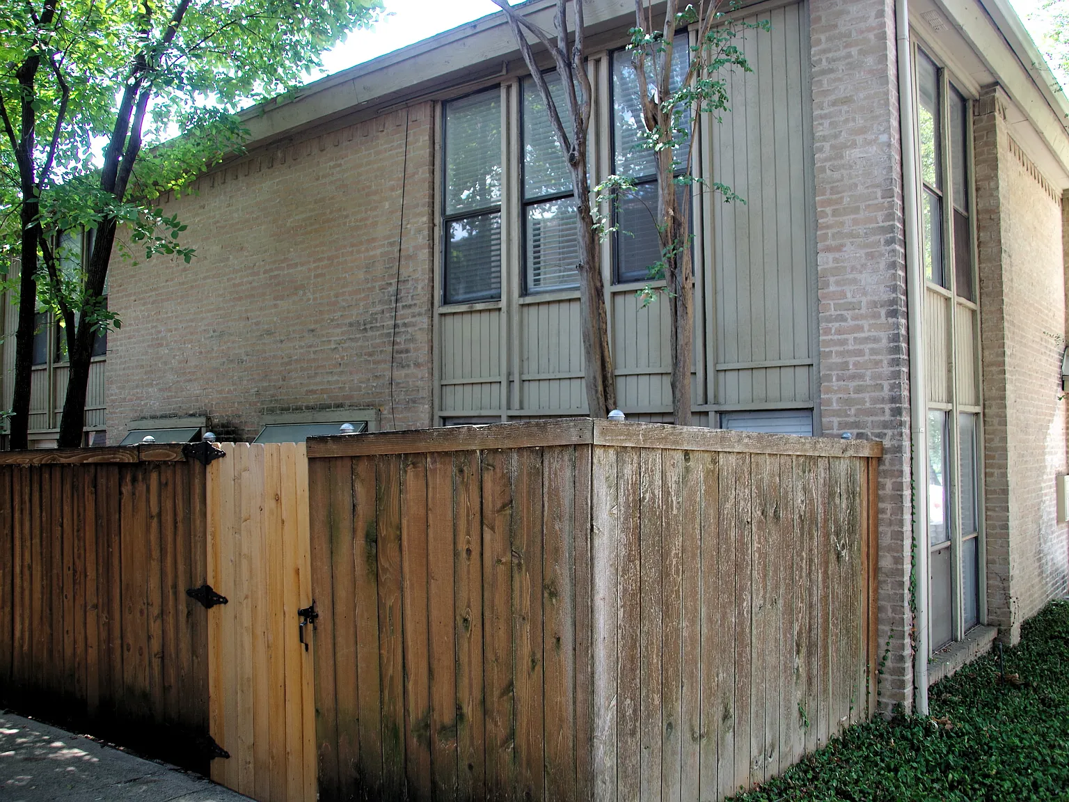 2 bed, 2.5 bath, 1350 sqft, $2,500 — Photo 4