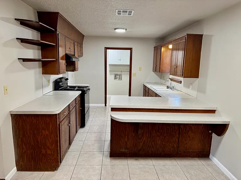 1035 Raleigh Cir — Photo 4