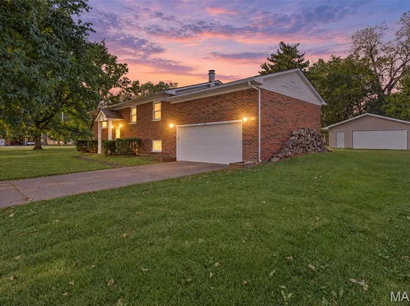 806 N 9th St, Wood River, IL 62095