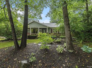 1746 Ridge Rd, White Lake, MI 48383