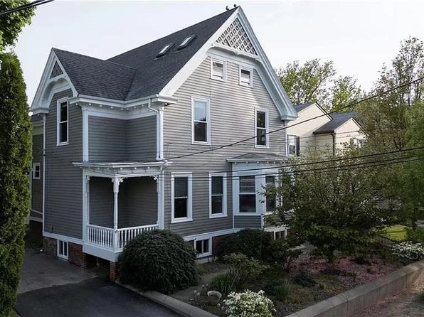 49 Hillside Ave APT 1R