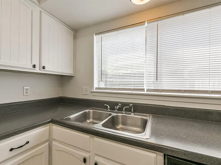2203 Riverford Dr — Photo 18