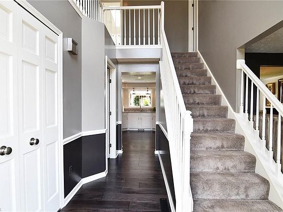 2nd image of 2286 Canterbury Cir