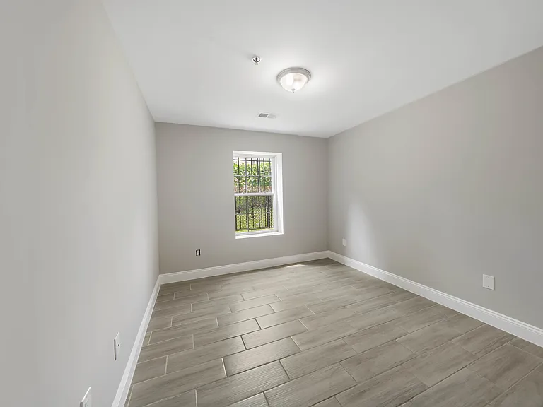 26-28 Avon Avenue - Ground Floor — Photo 13