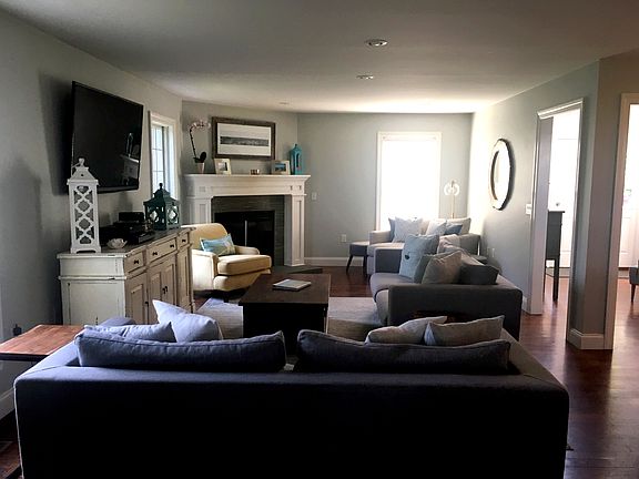 4th image of 44 Fairlawn Dr