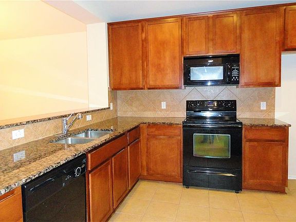5th image of 7810 Squirrel Hollow Dr