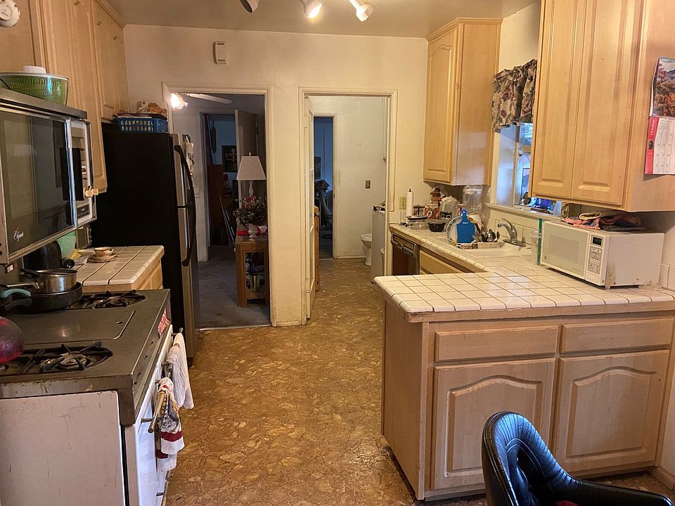 2nd image of 7709 Lasaine Ave