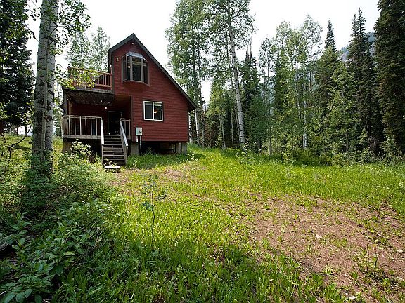 5th image of 27 Columbine Dr