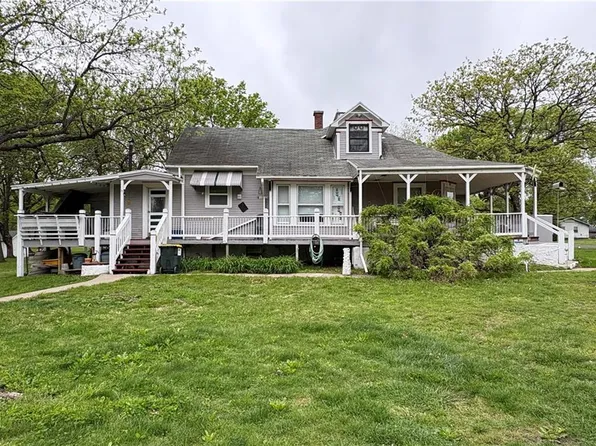 507 W Hale St, Spring Hill, KS 66083