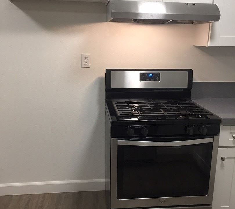 1st image of 14329 Haynes St APT 9