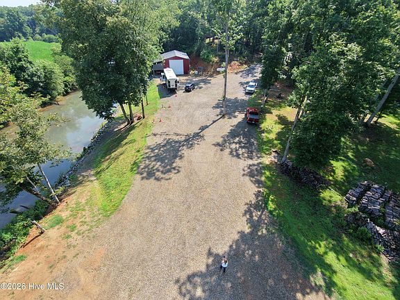 2nd image of 34 Honeybee Dr