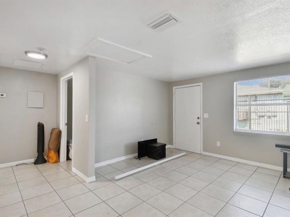 tampa-florida-82242378 picture