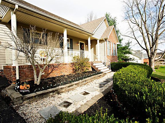 2nd image of 131 River Run Dr