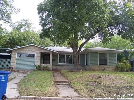 1st image of 118 Iris St