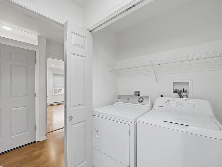 Washer/Dryer on 2nd floor!