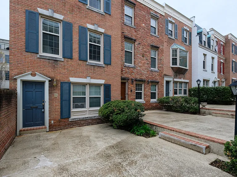 4450 Macarthur Blvd NW #7B — Photo 17