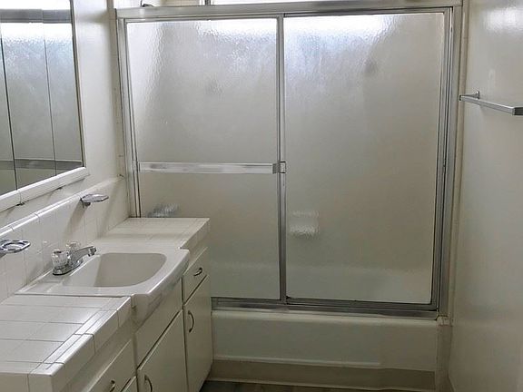 5th image of 811 Austin Ave APT 6