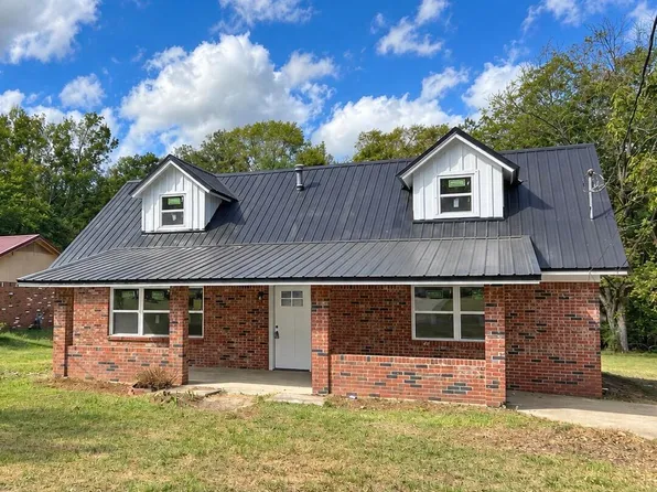 131 Grove St, West Point, MS 39773