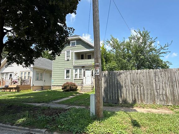 3rd image of 912 40th Pl