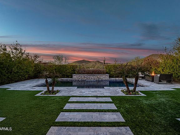 3rd image of 520 E CREOSOTE Drive