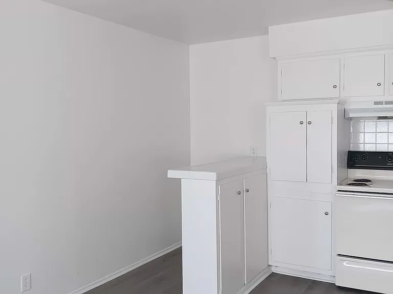 2427 Clifford Ave #1 — Photo 4