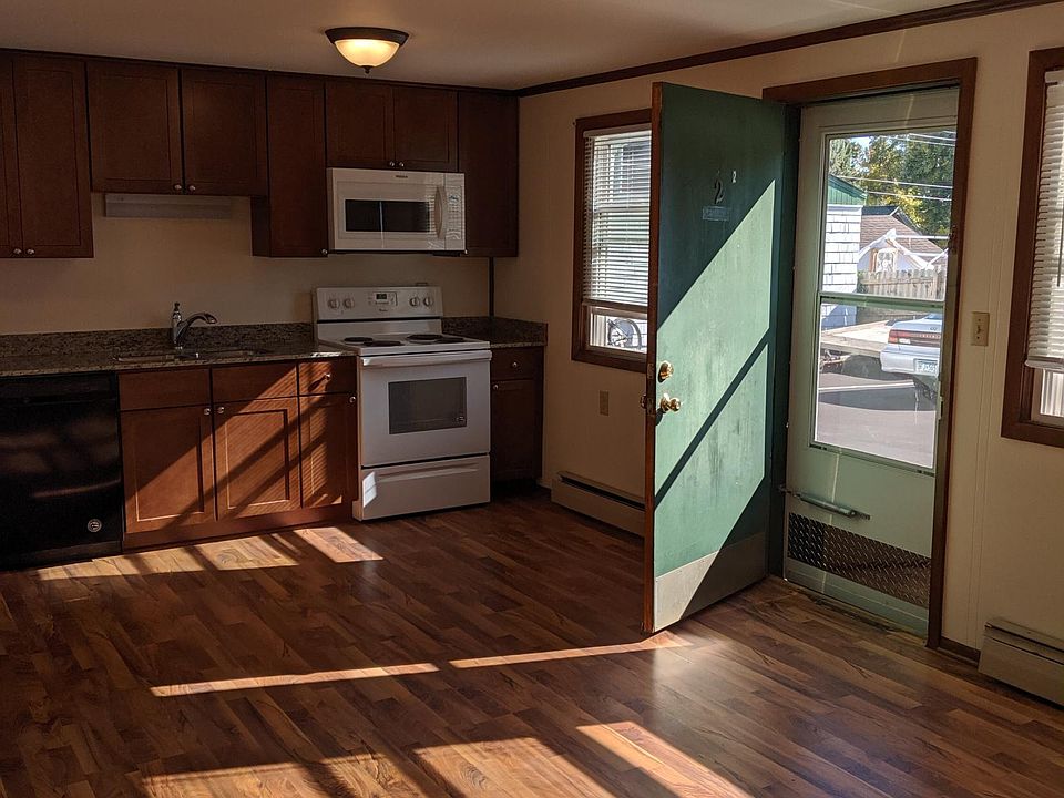 2nd image of 101 15th Ave S #2