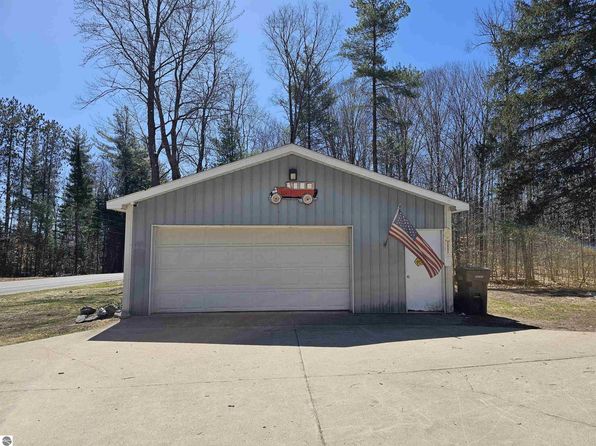 7497 N Seven Mile Rd, Lake City, MI 49651