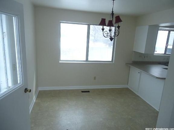2nd image of 3223 S Magnolia Dr