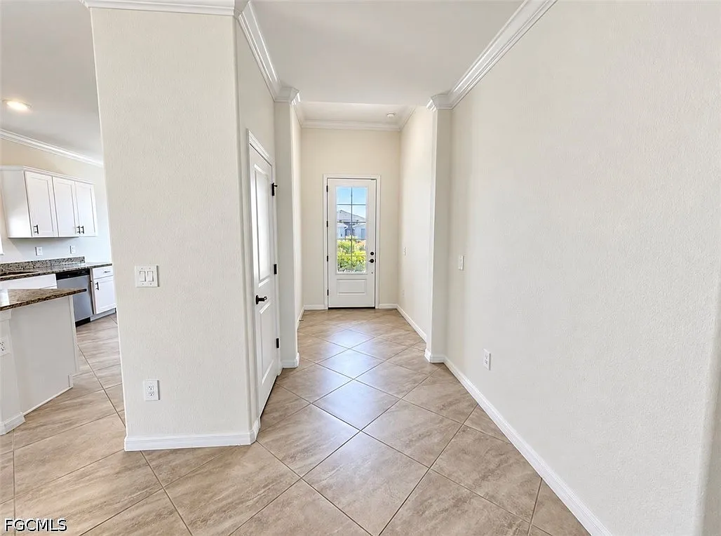 3 bed, 2.0 bath, 1677 sqft, $2,300 — Photo 3