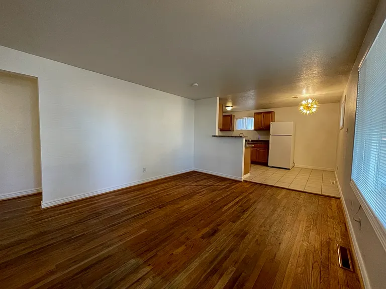 385 Yates St — Photo 4