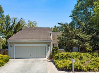 860 Runningwood Cir, Mountain View, CA 94040