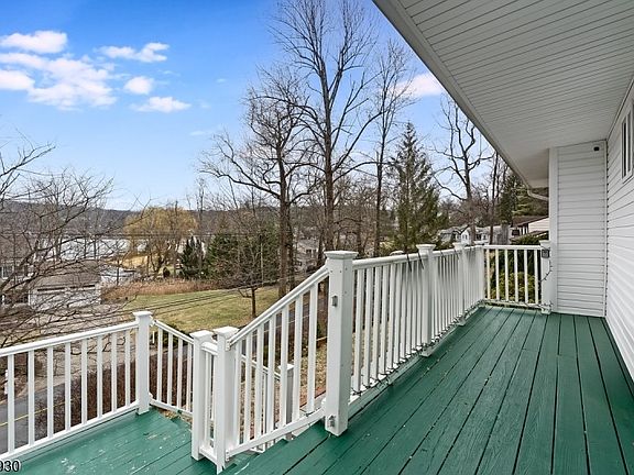 5th image of 629 W Shore Trl
