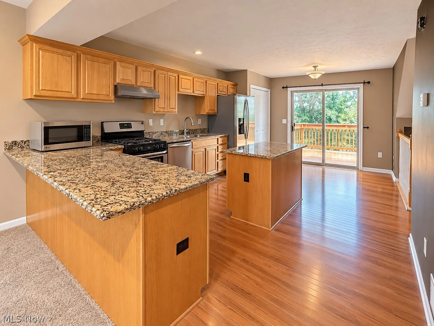 3 bed, 2.5 bath, 2563 sqft, $2,400 — Photo 3