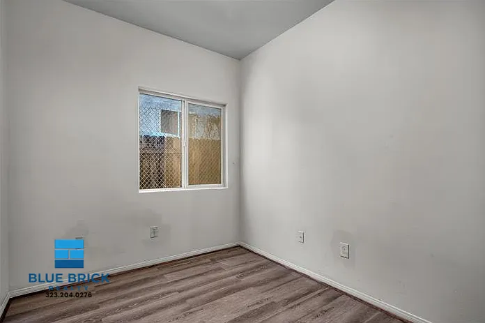 8316 S San Pedro St — Photo 9